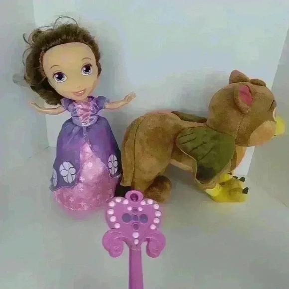 SOFIA THE FIRST MAGIC DANCING DOLL SINGS TALKS - Picture 5 of 17